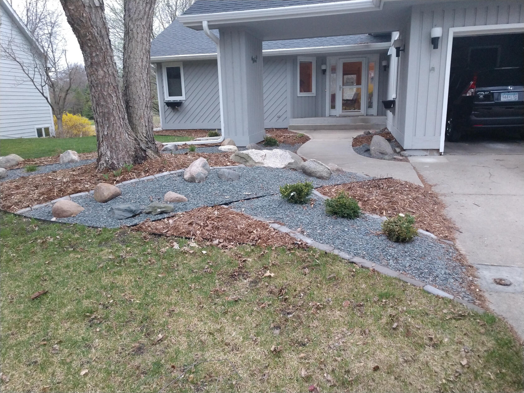 Diagonal lines play off the house details.